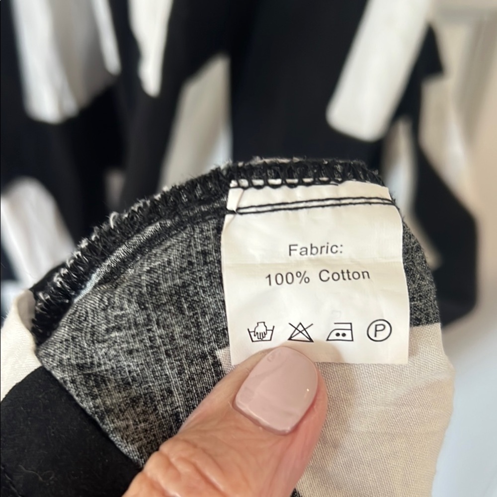 Casual Black and White Maxi Sundress with Crew Neck - Picture 5 of 5